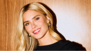 Carolina Dieckmmann reflete como mãe sobre a saudade dos filhos