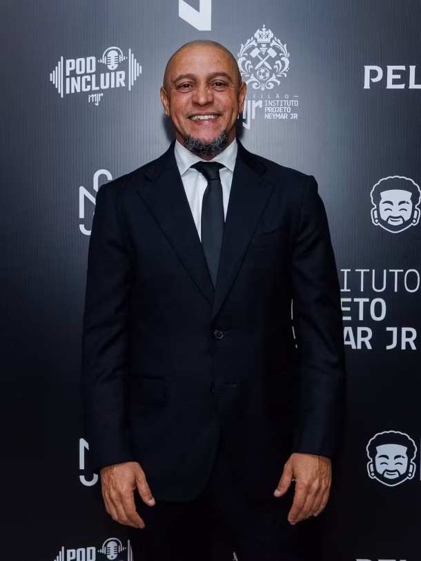 Ex-jogador Roberto Carlos abre o jogo sobre derrocada financeira e deixa conselho aos fãs: 'Não façam o mesmo'