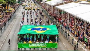 Lula celebra o dia da Independência ao lado de Fachin, Motta e Alcolumbre