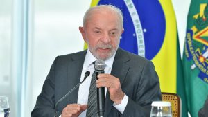Lula acaba com “taxa das blusinhas” para compras de até US$50