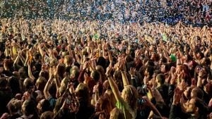 Novos decretos mudam regras para venda de ingressos e acesso à água em shows