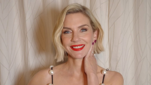 Emmy 2026: Rhea Seehorn vence a estatueta de melhor Atriz em série de Drama