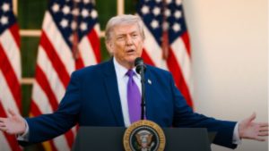 Voo de Donald Trump atrasa após rampa de evacuação ser acionada por engano