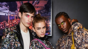 Cores vibrantes, olhos marcados e beleza natural foram protagonistas na passarela da SPFW N61