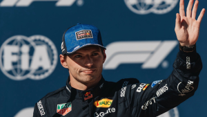 Verstappen bate Ferrari, larga na frente em Singapura e conquista sua 50ª pole
