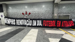 Organizadas do Corinthians protestam e cobram Memphis: “futebol em atraso”