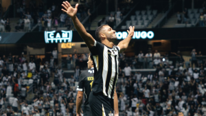 Coutinho se destaca mas falhas na defesa levam o Santos à derrota