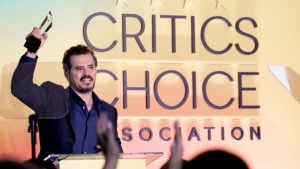 John Leguizamo é premiado e levanta debate sobre desfavorecimento de etnias em Hollywood