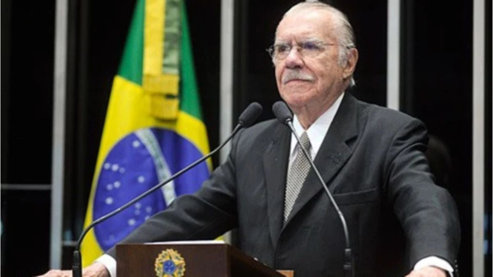 Sarney é internado na UTI após passar por procedimento abdominal