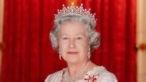 Cabeleireiro da Rainha Elizabeth II quebra o silêncio e expõe segredos de beleza da monarca