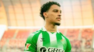Jogador Antony desabafa após ter casa invadida e roubada na Espanha