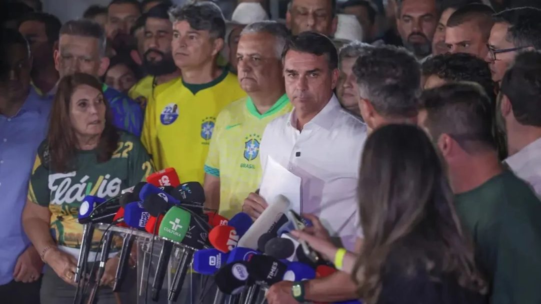 Governo Trump autoriza entrada de Flávio Bolsonaro nos EUA