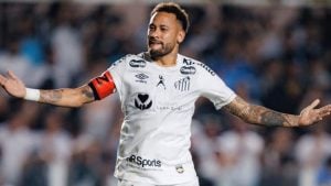 Neymar marca duas vezes e Santos reage contra Flamengo na Vila