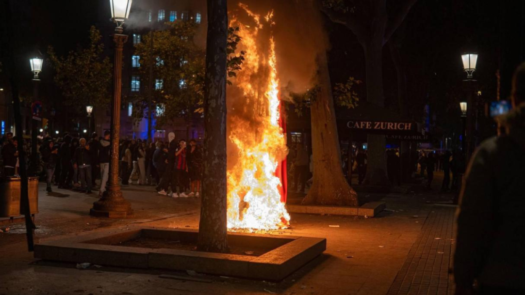 Barcelona registra 128 detidos após tumultos com saques e incêndios