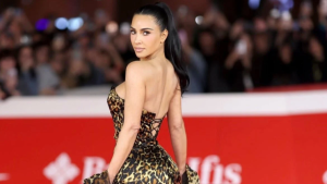 Kim Kardashian aposta em animal print no Festival de Cinema de Roma