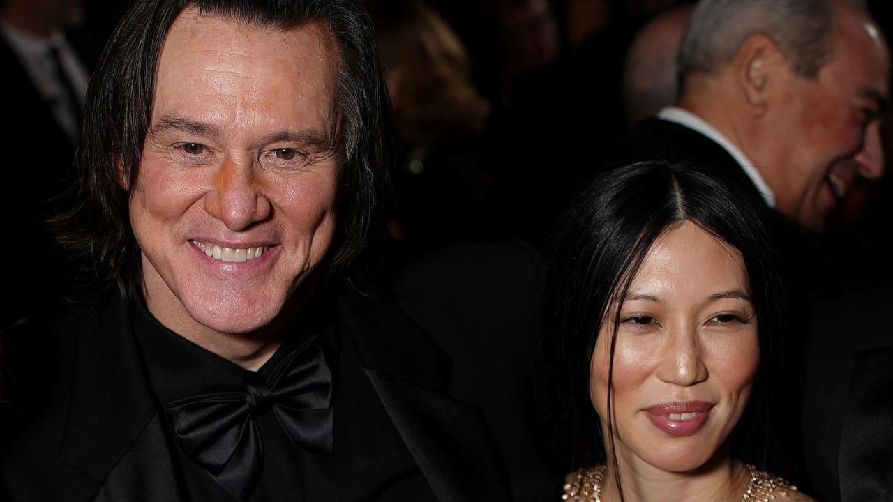 Jim Carrey se casa em segredo com a namorada, diz site