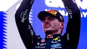 F1: Verstappen passeia no GP do Bahrein e conquista primeira vitória da temporada