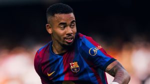 Gabriel Jesus supera Neymar e Ronaldinho em estatística no início pelo Barcelona