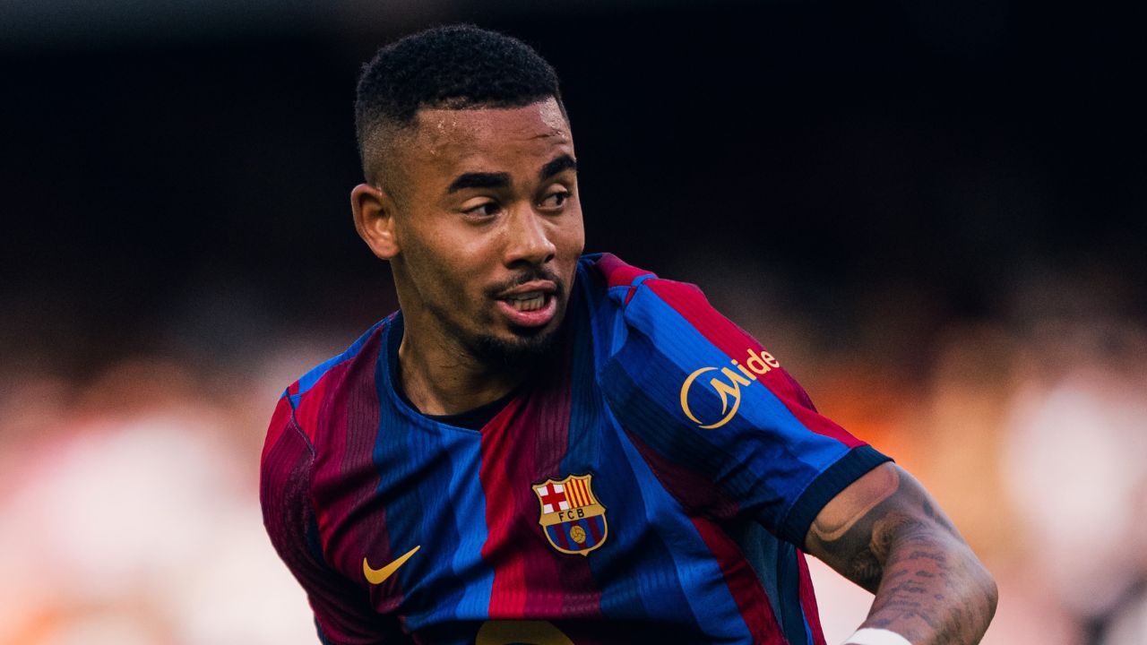 Gabriel Jesus supera Neymar e Ronaldinho em estatística no início pelo Barcelona