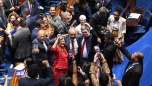 Servidores, MEIs e profissionais essenciais: entenda quem pode ficar fora do fim da escala 6×1