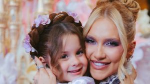 Virginia Fonseca se desmonta após festão da filha e mostra marquinha de biquíni