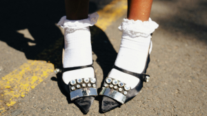 Sete maneiras de usar meias deixando o look elegante