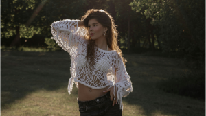 Quatro maneiras de compor looks com blusas de boho