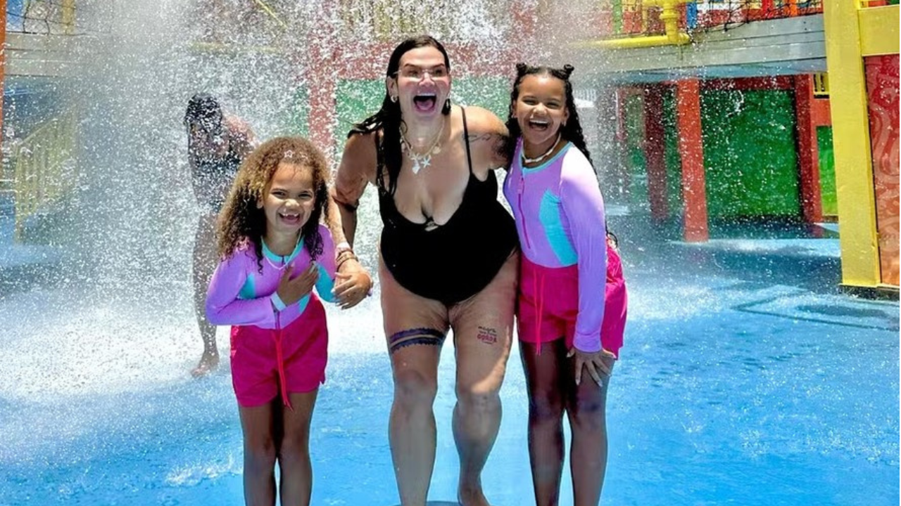 Thais Carla celebra 35 anos em viagem com as filhas no Ceará