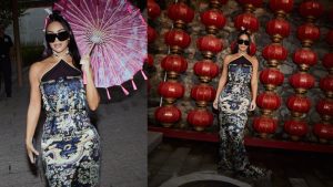 Kim Kardashian encanta ao posar na Grande Muralha da China e resgatar registros de viagem em família