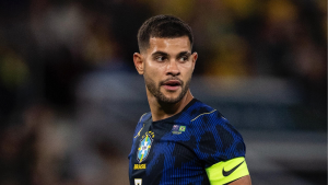Bruno Guimarães celebra 50 jogos pela Seleção com gol e faixa de capitão