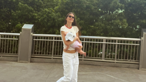 Camila Queiroz fala sobre transformações após a maternidade: ‘Voltar para a Camila do passado não é uma opção’