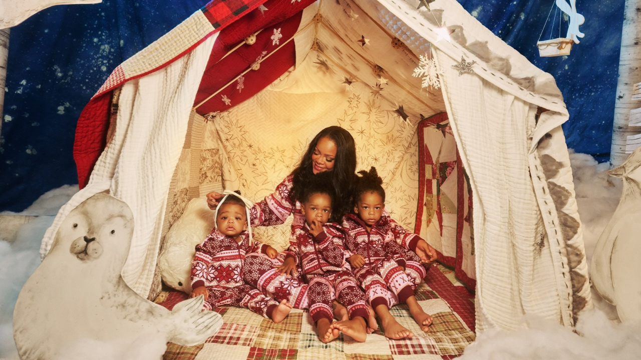 Rihanna entra no clima natalino com os três filhos e surpreende em ensaio especial; veja fotos