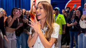Patrícia Abravanel aparece sem aliança após fotos de Fábio Faria com Vorcaro repercutirem