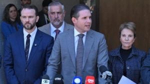 Hugo Motta articula com aliados permanência na Câmara dos Deputados