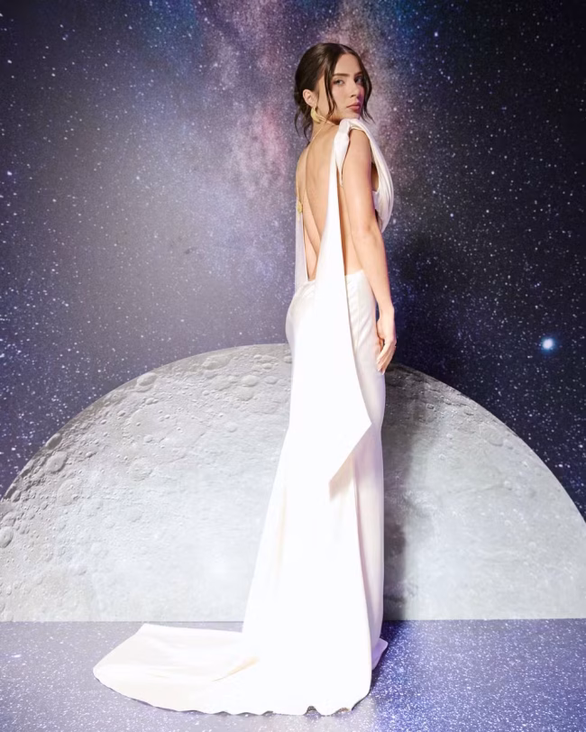 Com look inspirado em deusa grega, Jade Picon marca presença no prêmio Geração Glamour 2026