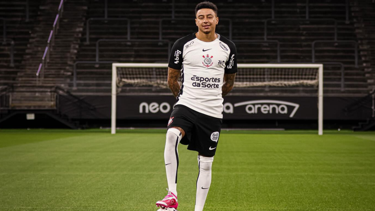 Jesse Lingard sofre fraturas na costela e preocupa o Corinthians