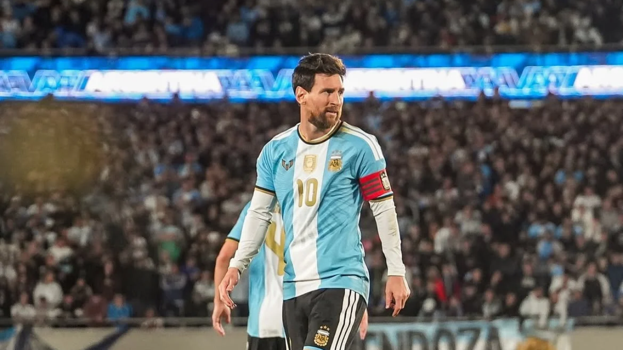 Lionel Messi faz agradecimentos após  jogo de despedida da seleção Argentina, e tem apoio de CR7