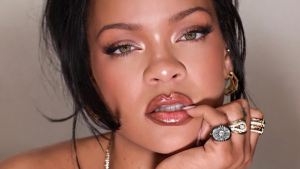 Rihanna amplia universo da Savage X Fenty com nova linha Satin Secrets