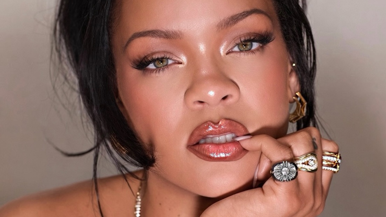 Rihanna amplia universo da Savage X Fenty com nova linha Satin Secrets